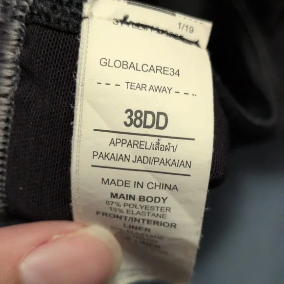 Under Armour Gray Sports Bra Sz 38DD Gym Workout Athletic - Picture 3 of 3